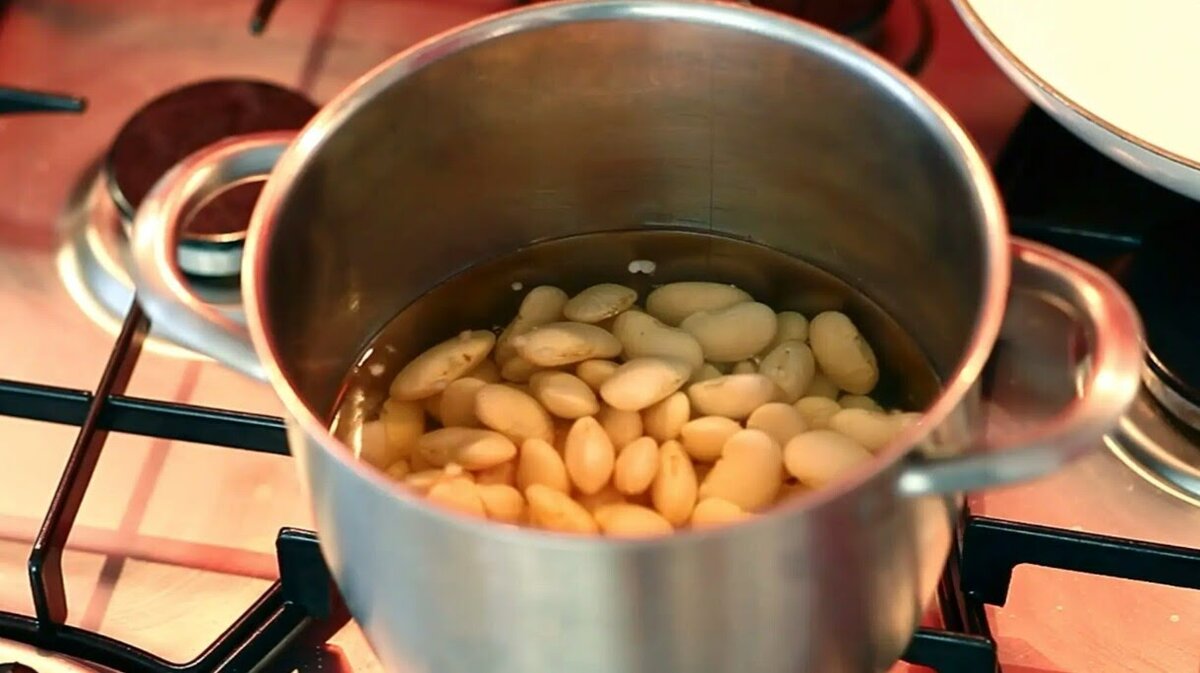 Сколько жарить фасоль. Сколько варить замоченную фасоль. Сколько замачивать фасоль белую для супа перед варкой. На сколько часов замачивать фасоль перед варкой.