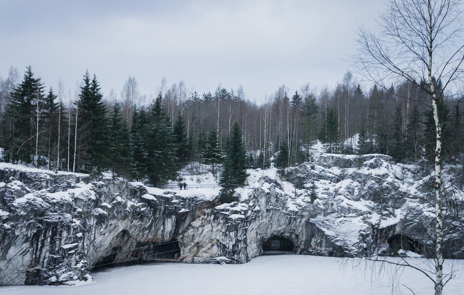Сейчас покажу вам знаменитую Рускеалу в зимнем антураже.