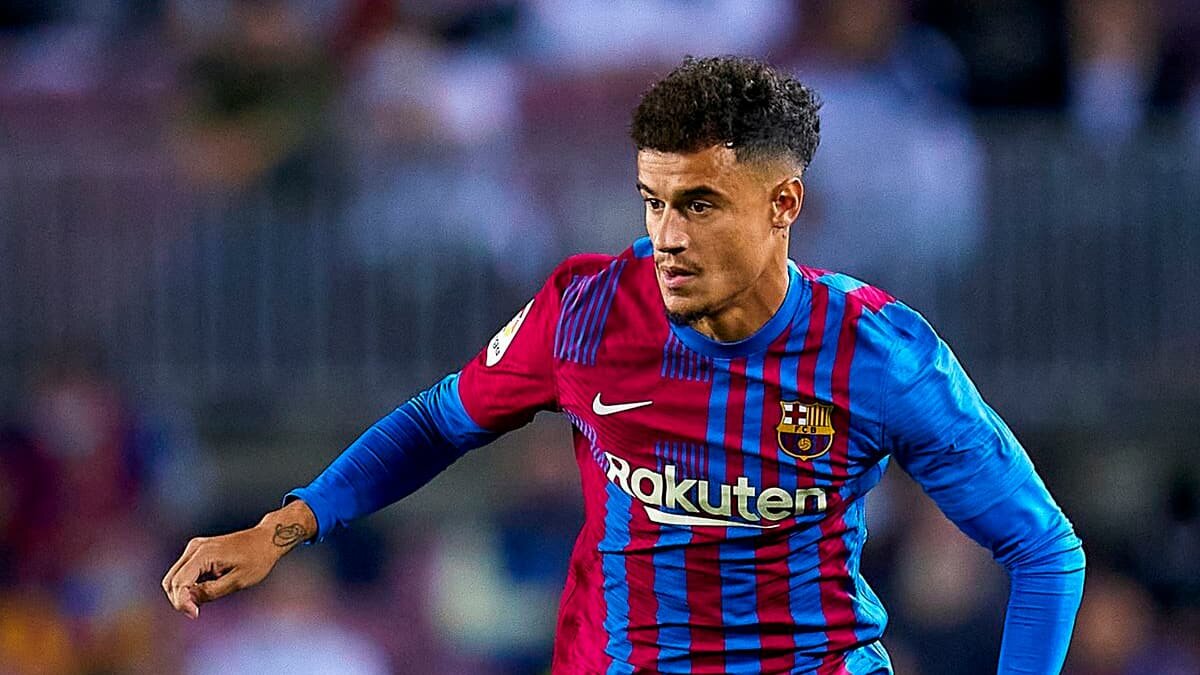 «Барселона» ищет способ подписать игрока группы атаки в январе.

Недавно директора «блауграны» Матеу Алемани и Ферран Ревертер посетили Манчестер для обсуждения потенциальных трансферов с местными клубами.

Из игроков «Манчестер Сити» сине-гранатовым интересны Ферран Торрес и Рахим Стерлинг, Во время обсуждения переходов «Барселона» предложила клубу включить в сделку полузащитника Филиппе Коутиньо, сообщает Diario Sport.

 Клуб из Манчестера отказался. Они не хотят включать других игроков в сделки.

В 10 матчах нынешнего сезона Ла Лиги Коутиньо забил 2 гола. 