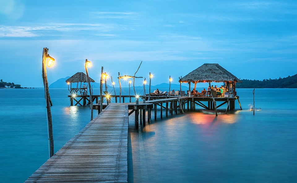 фото https://cdn.pixabay.com/photo/2016/11/08/04/46/jetty-1807471_960_720.jpg