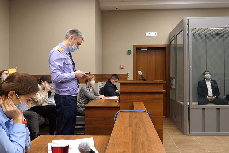 Сам подполковник Самигуллин свою вину признал частично. Сегодня следствие обратилось в суд для избрания для него меры пресечения