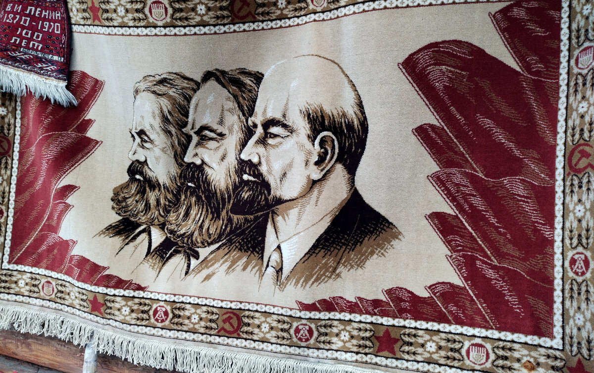 Ковер советский. Блошиный рынок в Измайлово. ВСЕ ФОТО АВТОРА.