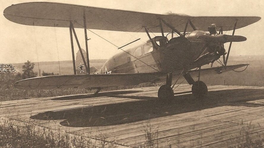 подготовка самолета У-2 к экспедиции 