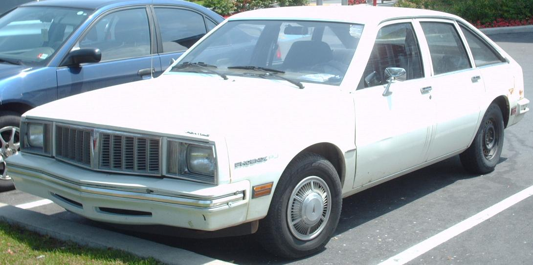 Pontiac Phoenix. Источник: https://upload.wikimedia.org/wikipedia/commons/c/c0/%2780-%2784_Pontiac_Phoenix_5-Door.jpg