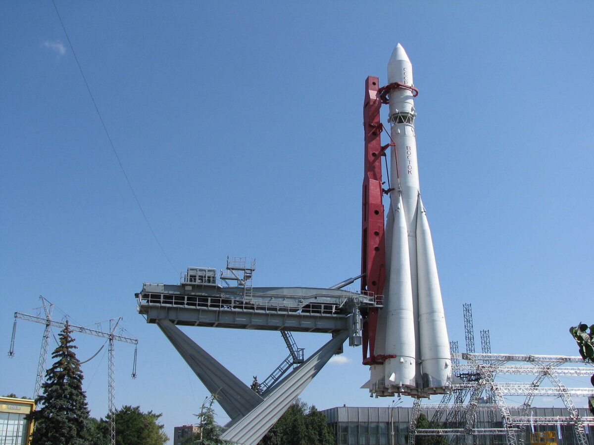 Ракета-носитель 8К72К «Восток» разработки ОКБ-1 С.П. Королева – самое знаменитое достижение народного хозяйства СССР, украшение ВДНХ в Москве. Фото: С.Г. Мороз
