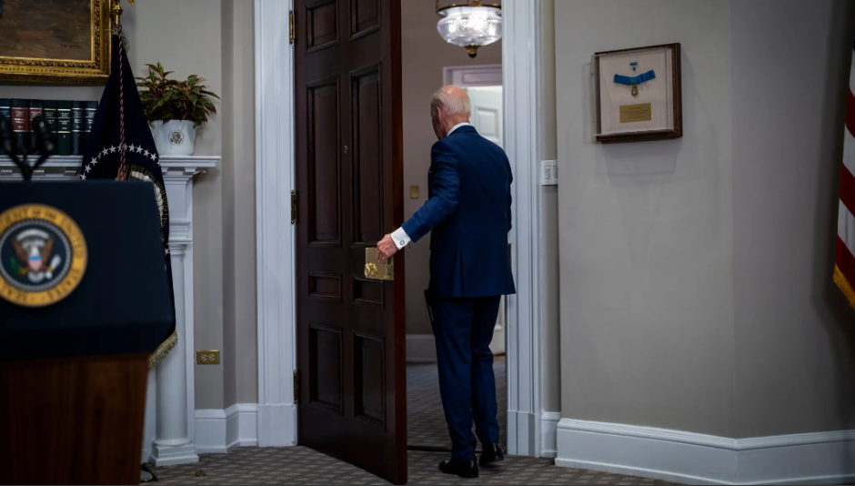 Байден мог бы сделать мир безопаснее, но он слишком боится политики