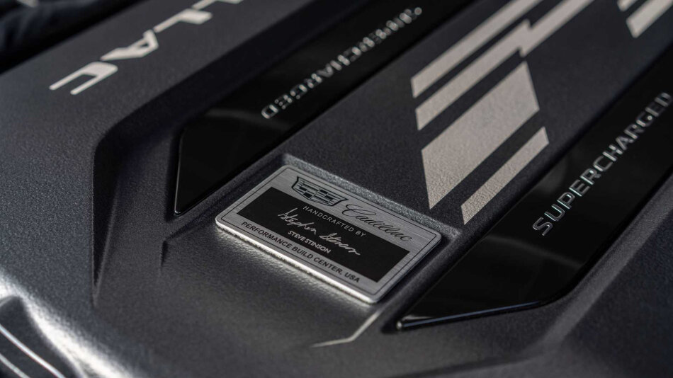 Двигатель V8 6.2 Supercharged под капотом Cadillac Escalade-V