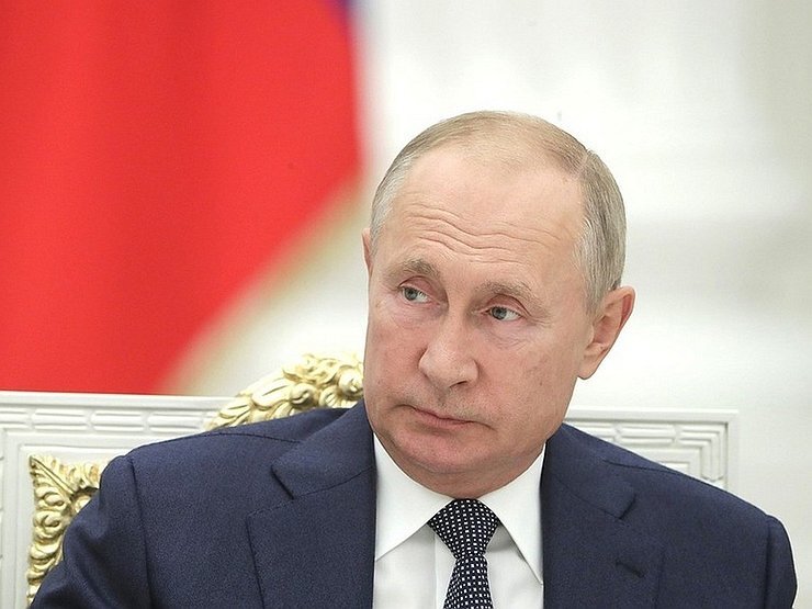     Владимир Путин призвал обычных граждан помочь со строительством дорог Фото: АвтоВзгляд