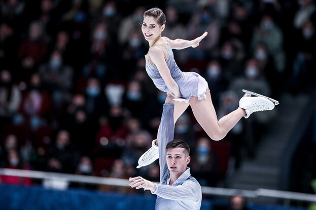    Анастасия Мишина и Александр Галлямов.Дарья Исаева