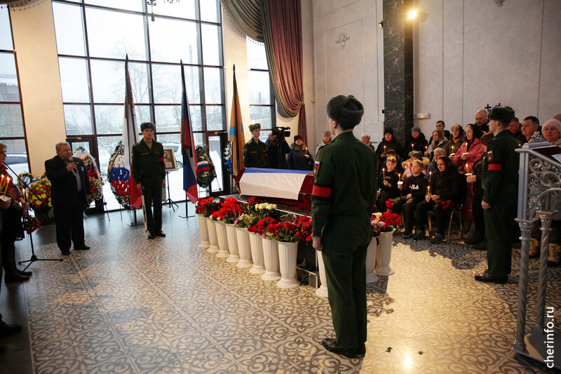    Церемония прощания с 35-летним мобилизованным Григорием Фомичёвым прошла сегодня в зале на Боршодской.