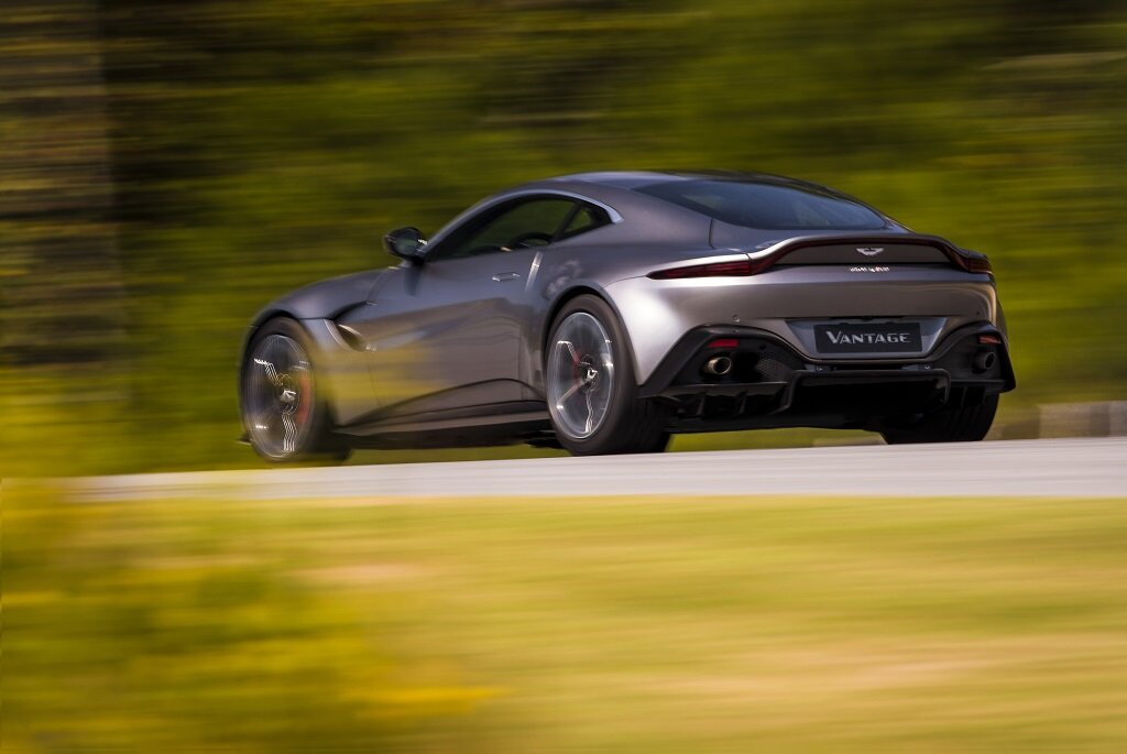 Aston Martin 2021 суперкар