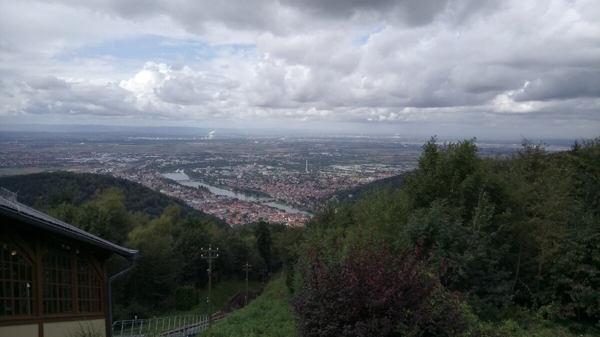 Панорама с верхней платформы фуникулера.