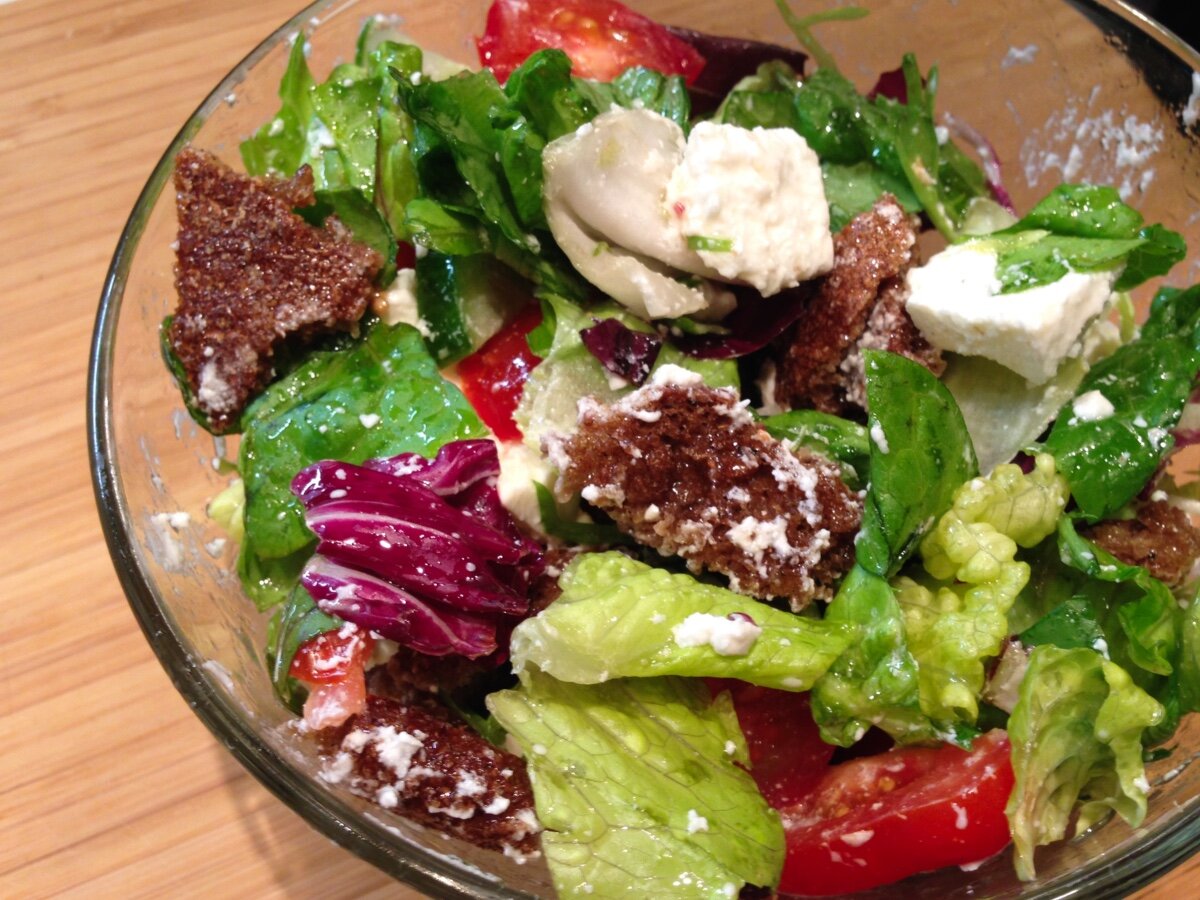 Салат с чёрным хлебом 