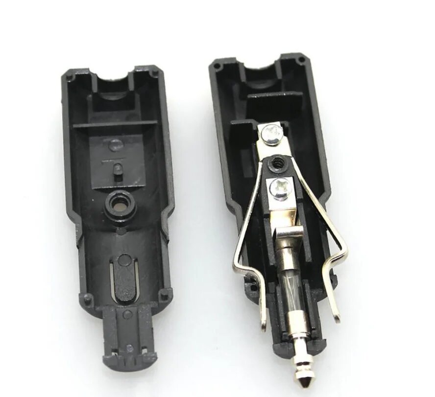 Внутри стоит предохранитель