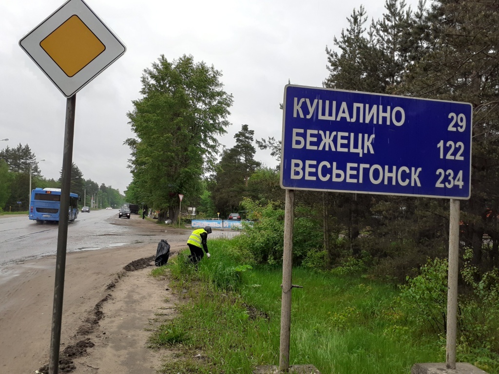 Под Тверью дорогу к полигону ТБО очистят от мусора