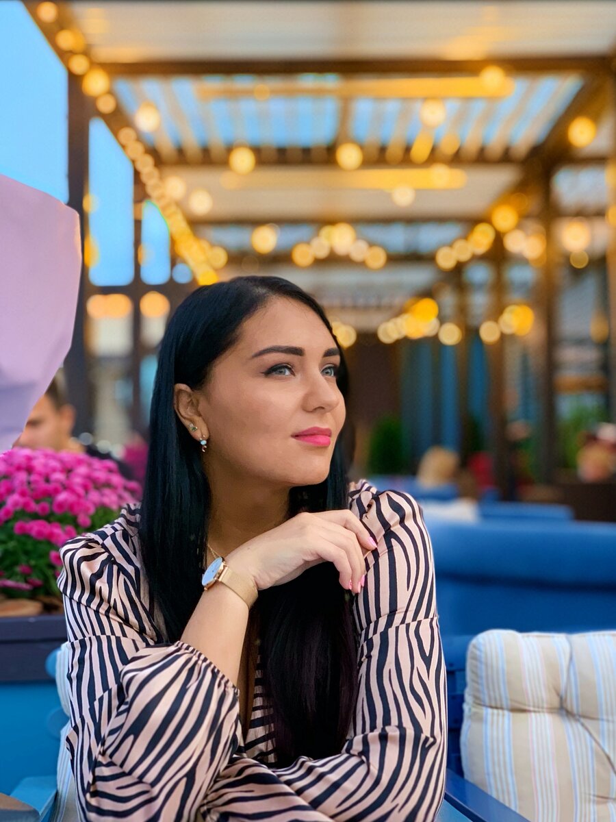 Полезные вкусняшки, которые можно при похудении. Фото сделано год назад – счастливое время, когда все было открыто, включая красивые видовые рестораны, впрочем, к нашей теме это не имеет отношения. На фото +50 кг от того веса, который есть сейчас :)