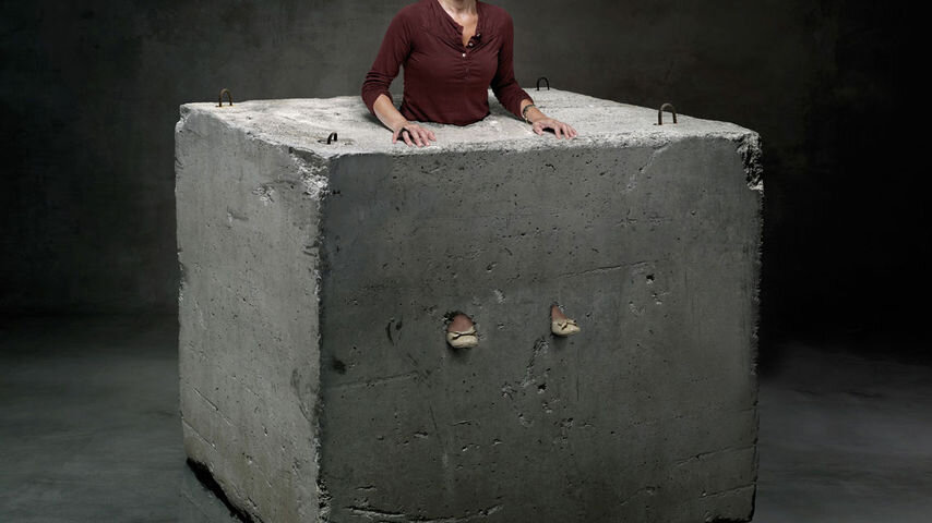 А то может и вообще залито бетоном в фундаменте. 