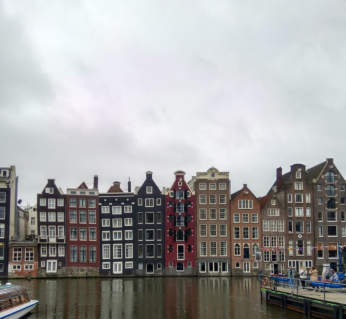 Амстердам прекрасен и в дождливую, и в солнечную погоду