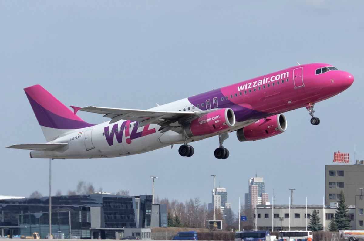 Визз эйр. Wizz Air авиакомпания самолет. Wizz Air рейс w6-2208. Wizz Air Malta самолеты. Wizz Air салон самолета