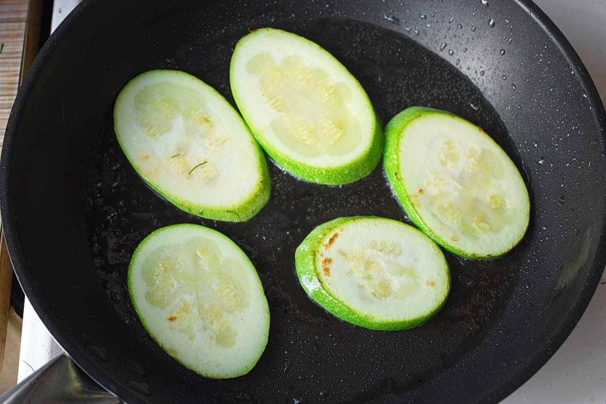 Вкуснятина с помидорами и баклажанами, которая особенно хороша в наступающий сезон: Делюсь рецептом