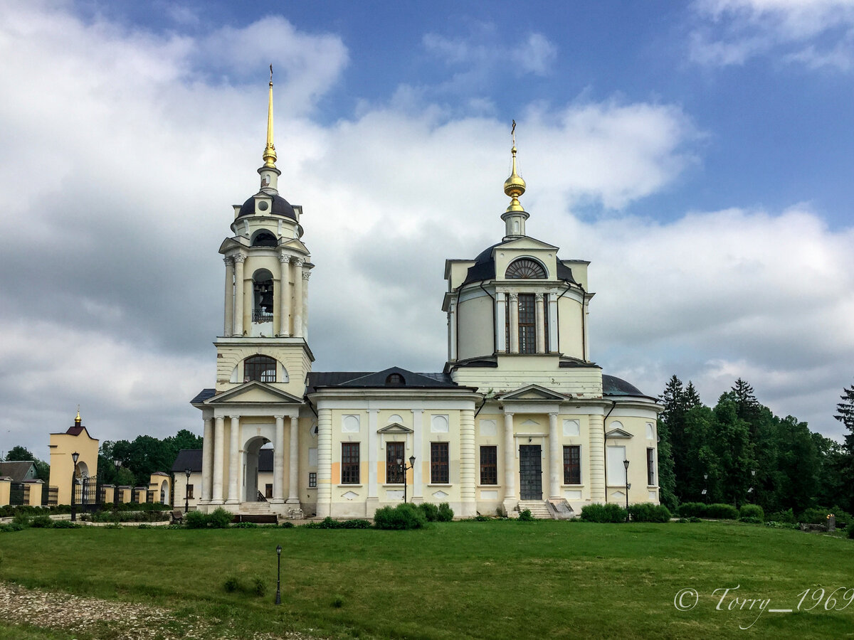 Боровск комлево. Знаменская Церковь Комлево. Комлево Церковь Боровский. Комлево (Рузский городской округ).