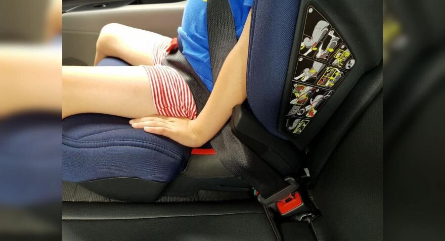 Разрешено ли использовать детские адаптеры для ремней безопасности?