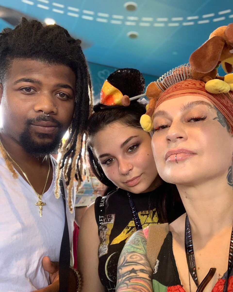 instagram.com/nargizzakirova_official