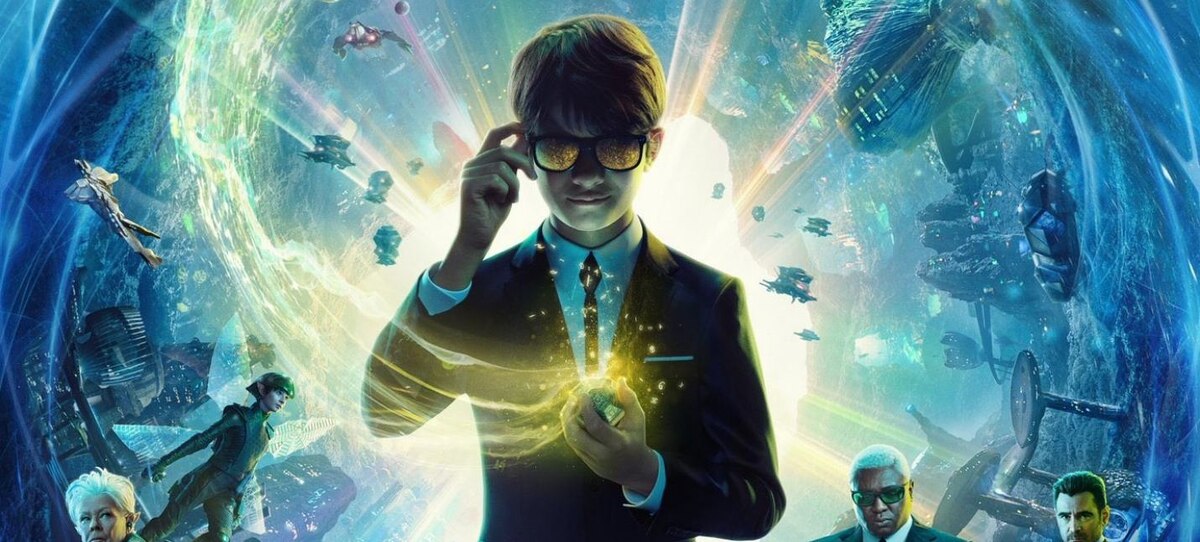 Укрытый от посторонних глаз, глубоко под поверхностью земной коры таится целый мир, населенный гномами, эльфами, пикси, лепреконами, брауни и другими волшебными существами. Они спрятались от людей и создали свою собственную весьма развитую цивилизацию. Их тайна так и оставалась бы нераскрытой, если бы не юный Артемис Фаул, прирожденный мошенник и единственный наследник древнего рода криминальных гениев. Он сумел не только найти доказательства существования подземного мира, но и придумал дерзкий план - ограбить его обитателей.