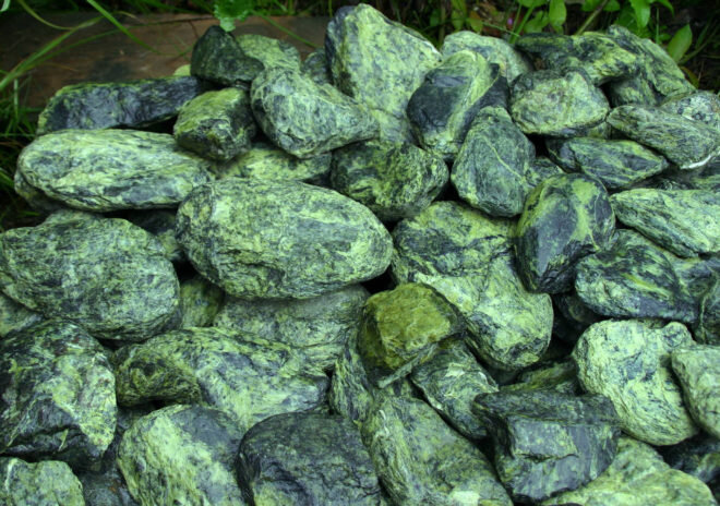 Драгоценные и полудрагоценные камни зеленого цвета:как называются, цвета,фото