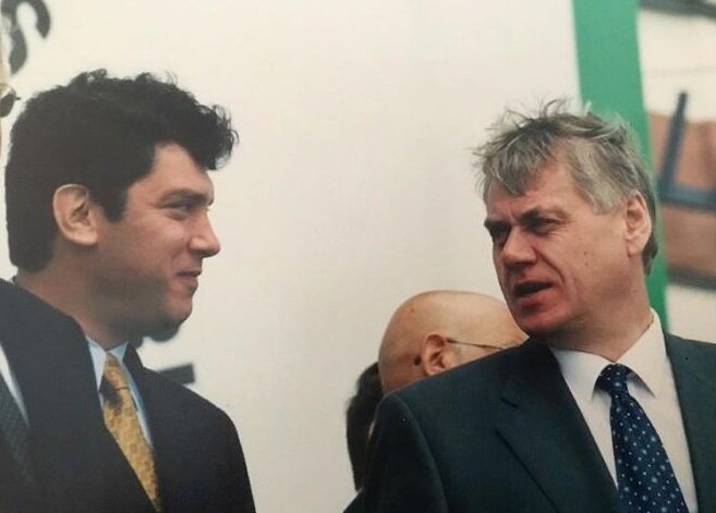 Юрий Лебедев (справа) дважды заключал пари с Борисом Немцовым. Счет - 1:1. По словам Лебедева, у Немцова было очень сложно что-то выиграть.