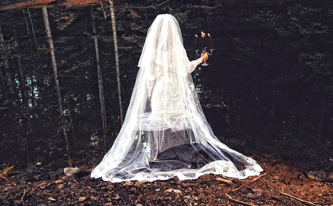 Фото невесты-призрака из интернета