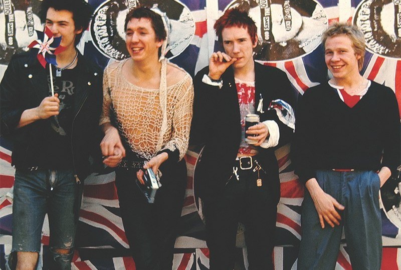 Sex Pistols - британская панк-рок-группа ставшая олицетворением субкультуры панка.