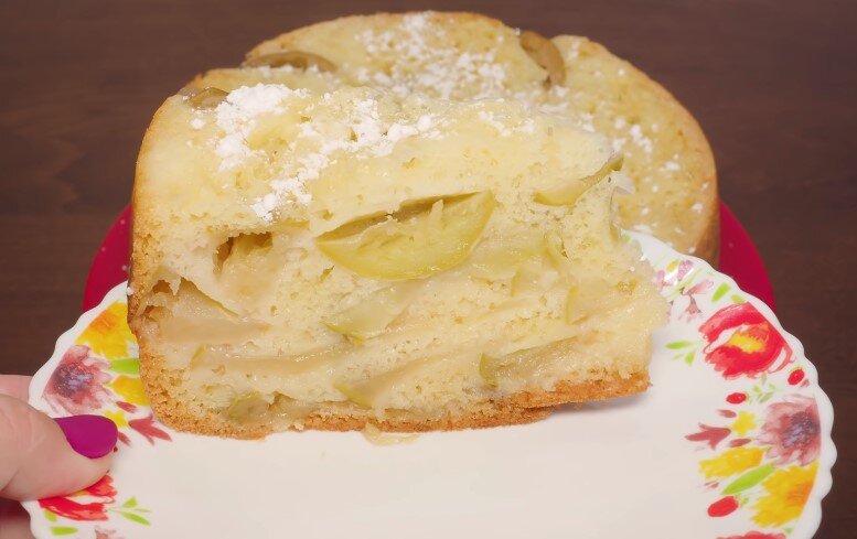Вкусная шарлотка пышная с яблоками в мультиварке