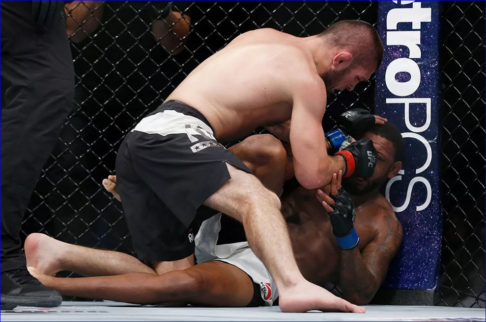 Во время экзекуции Хабиб уговаривал Майкла сдаться