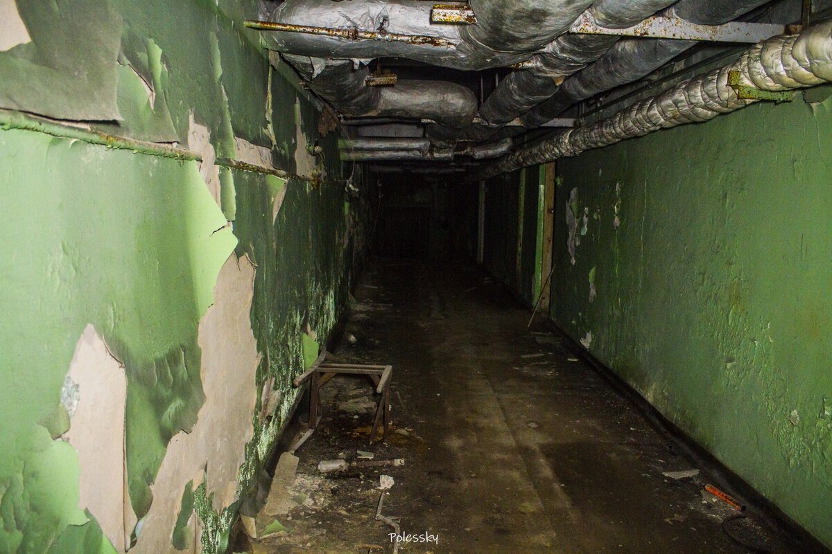 В подвалах Припятской больницы остались вещи пожарных ЧАЭС. Смотрите сами
