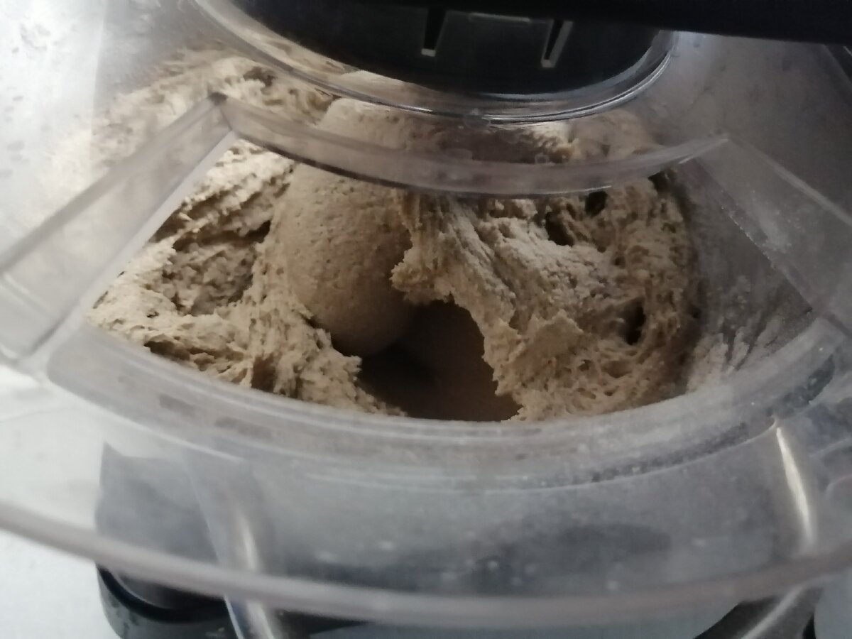 Тесто в миксере