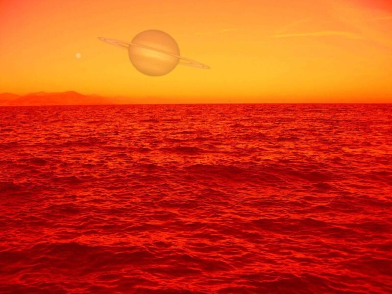 Возможно, так будут выглядеть Сатурн и Солнце с поверхности Титана после того, как наша звезда превратится в красного гиганта