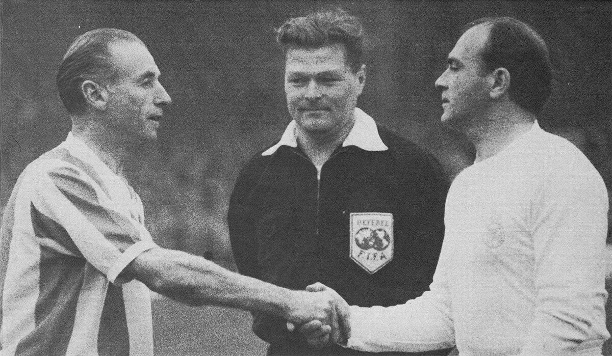 Легендарный Альфредо Ди Стефано и не менее легендарный Стенли Мэттьюз