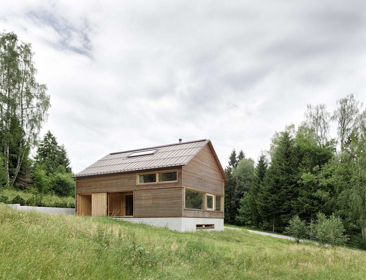 Дом стали. Дом барнхаус на склоне. Дом в Ченгла (House in Tschengla). Wooden Houses in Austria