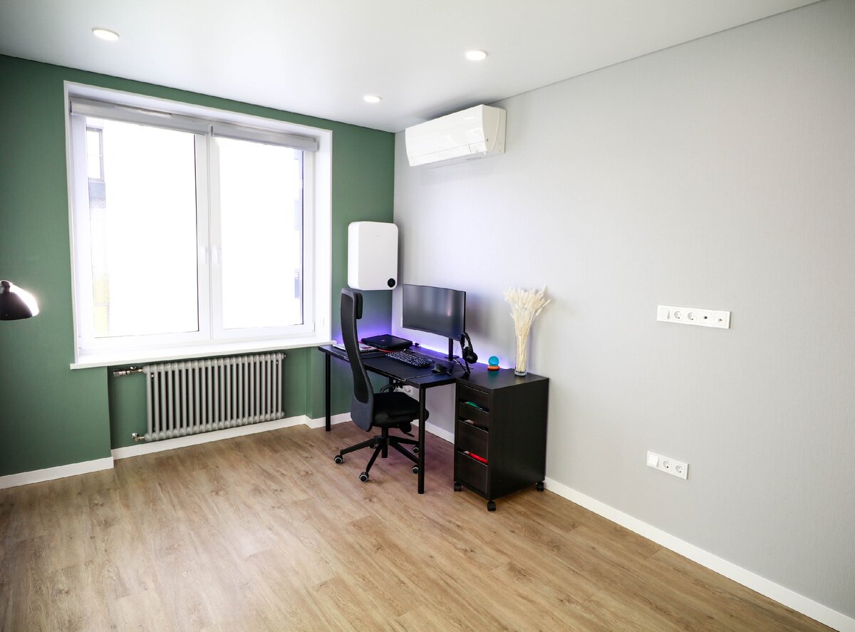 Гостиная стала кабинетом