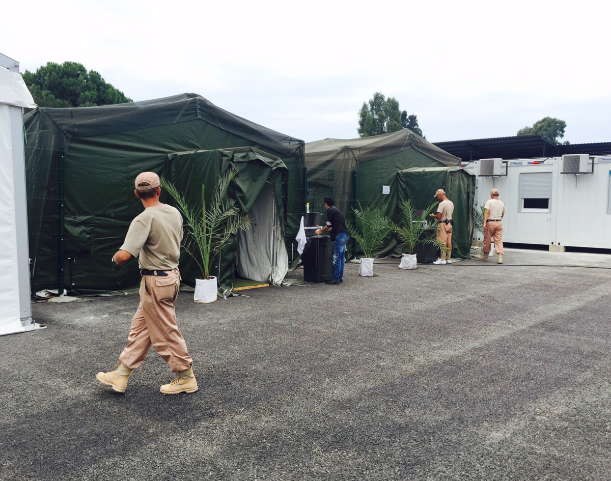 На базу денег не жалеют, в лагере все современно и по последнему слову военпрома, когда ее создавали огромная территория была закатана в асфальт.Установлены новые палатки и модуля под проживания.  