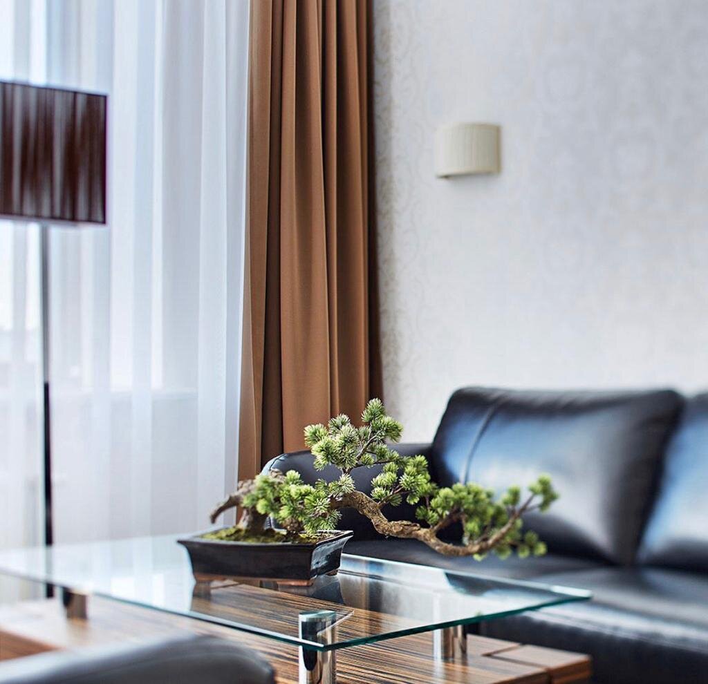 Искусственный бонсай Treez Collection в интерьере