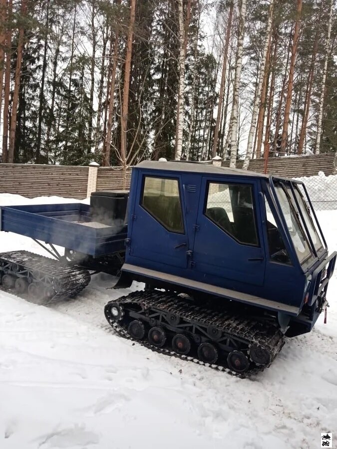 Гусеницы по размерам как у добротного утилитарного снегохода. Правда весит Вега как пять снегоходов в лучшем случае. Фото с сайта auto.ru