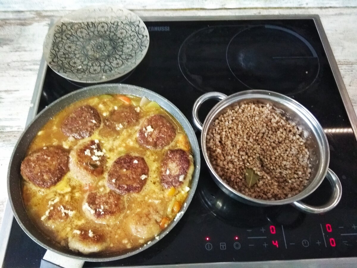 Тут конечно не до жиру и разносолов. некогда))) Листай галерею. 