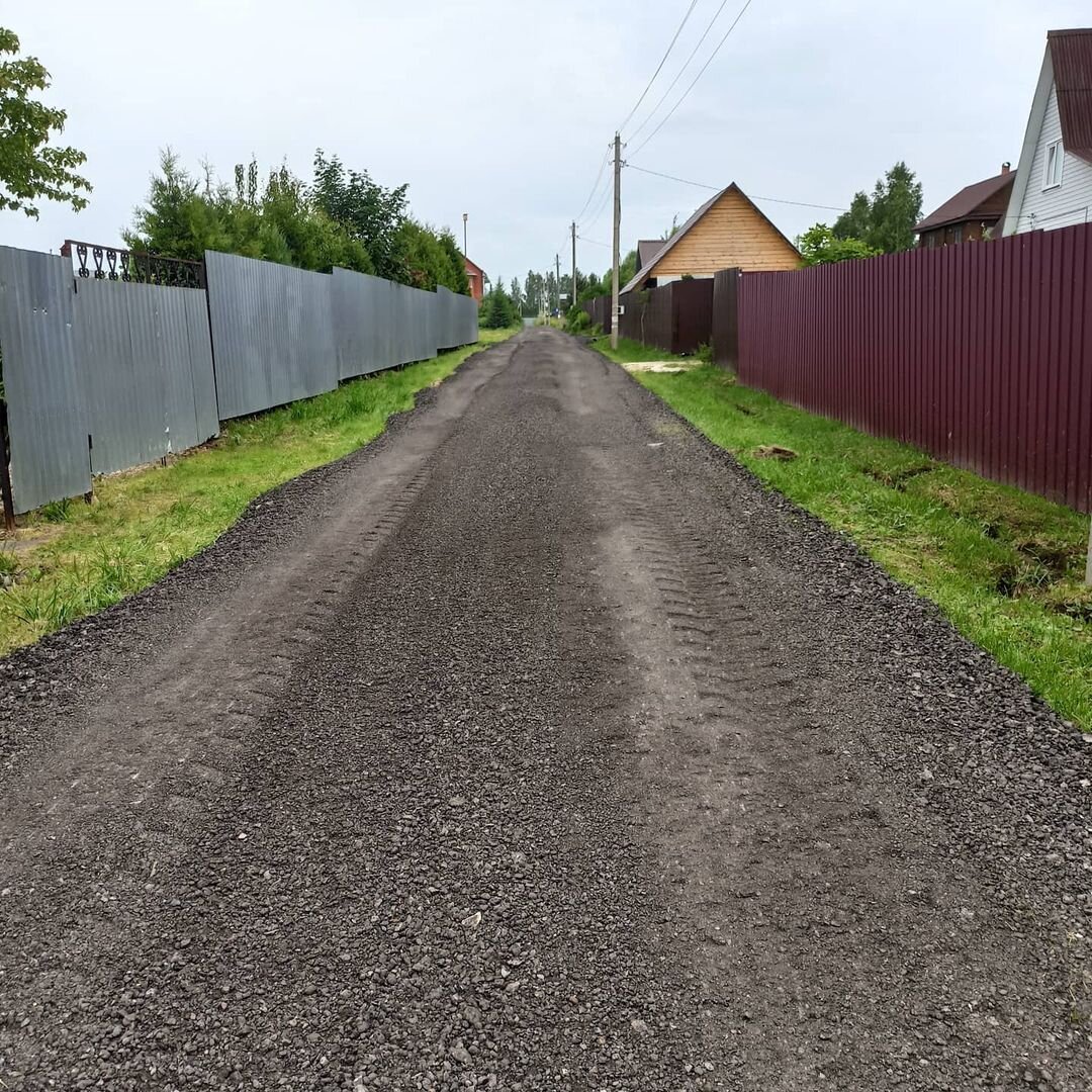 Устали тонуть в грязи на даче. Сделали дорогу за 3000 рублей с дома.  Администрация ничем не помогла | посуДАЧИм об огороде | Дзен