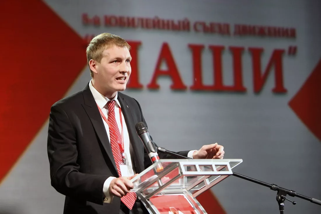 Роберт Шлегель. "Главный птенец гнезда Суркова"