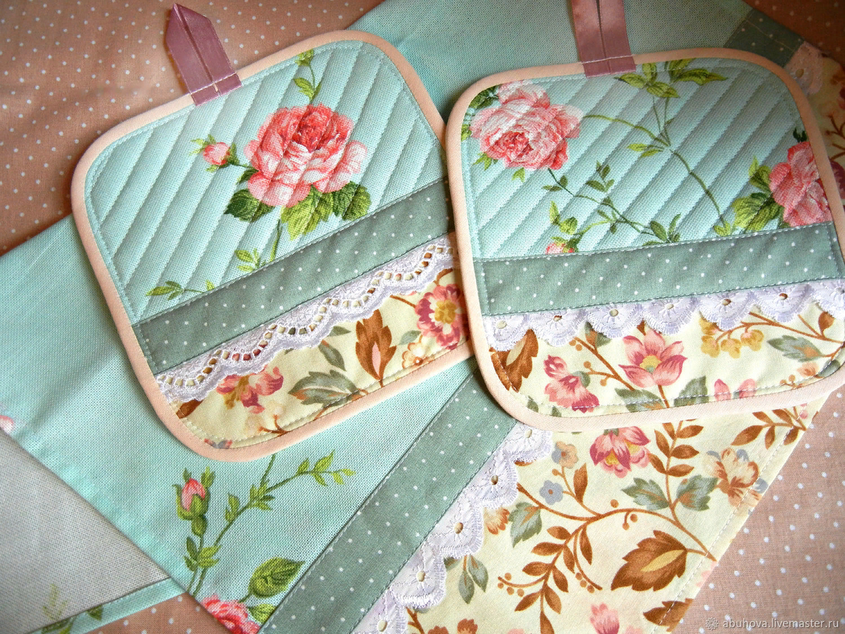 Красивые новые прихваточки и полотенца - хорошие денежные приметы для успеха и достатка