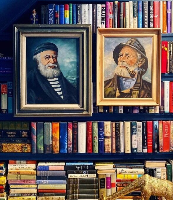Старинный дом книголюба и владельца антикварного магазина в прибрежном ...