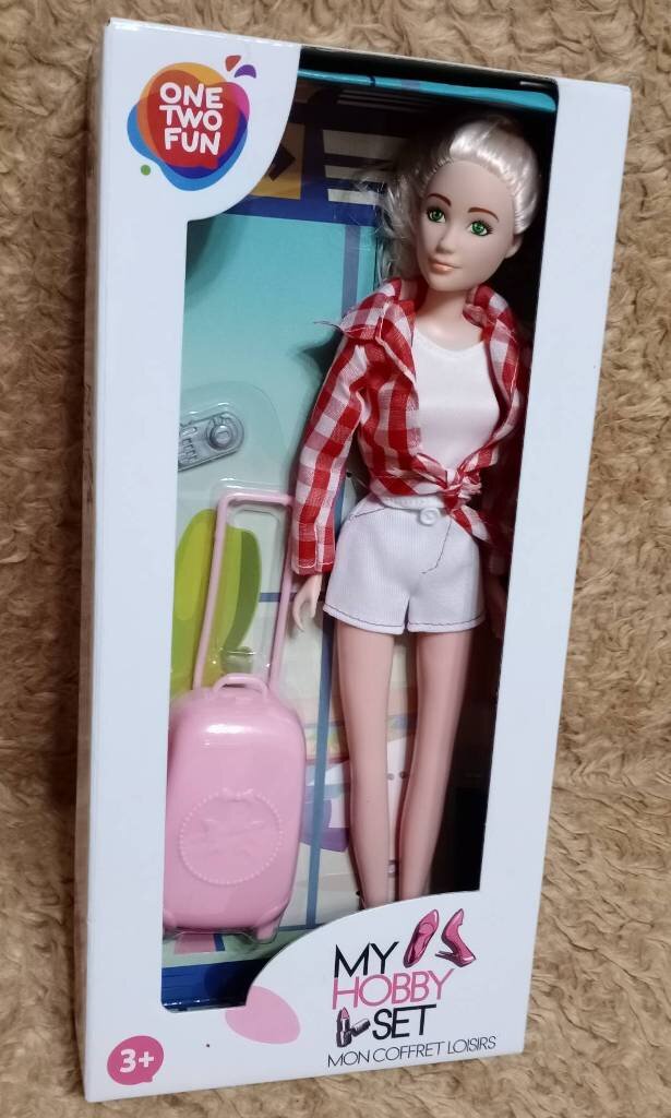 Куколка в коробке