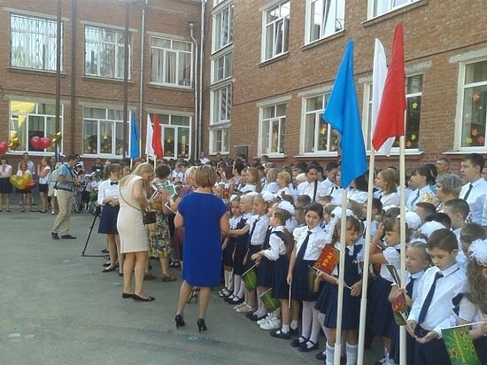 Линейка в одной из Краснодарских школ. Фото: kuban.mk.ru